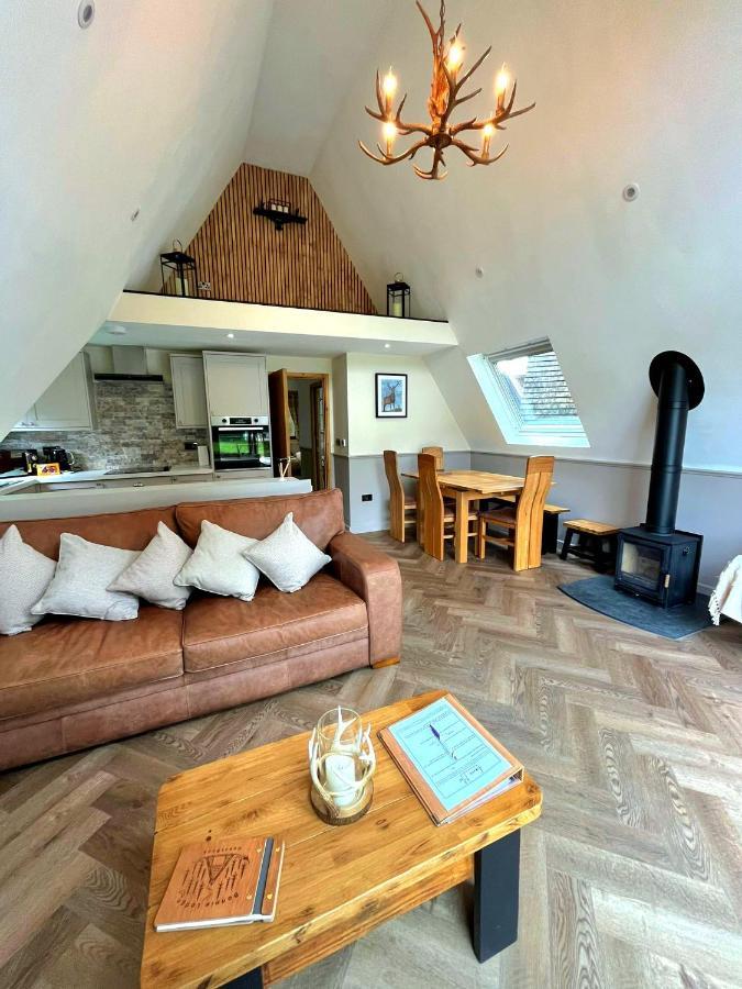 Bonnie Lodge-Lochside Location With Hot Tub Invergarry Exteriör bild
